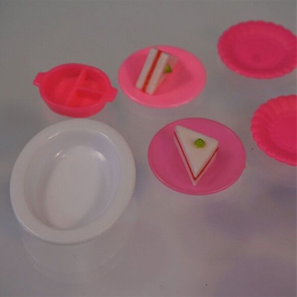 Vintage Barbie Kitchen Accessories Plates Flatware 1980s Lot of 19 Pieces - Picture 4 of 6